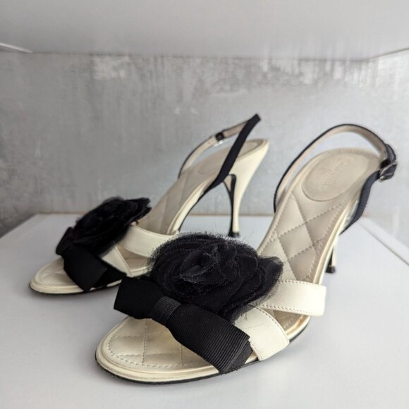 CHANEL Camellia Black Bow Ivory Leather Heels Shoes Slide Slingback Sandals - Picture 2 of 16